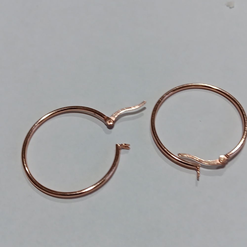 Round earrings